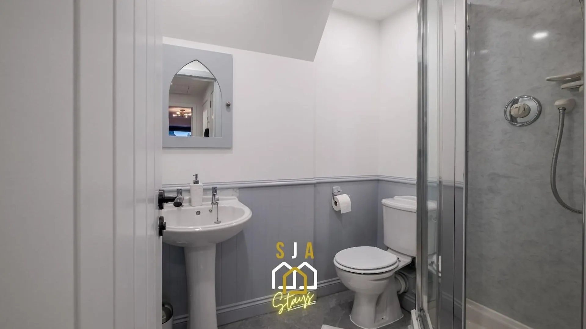 Hardgate Hideaway - Sja Stays - 2 Bed Apartment Aberdeen